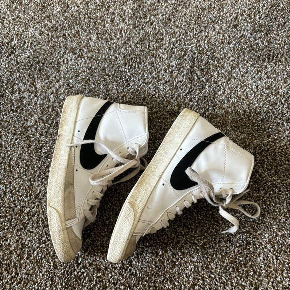 Nike Blazers - Picture 3 of 6